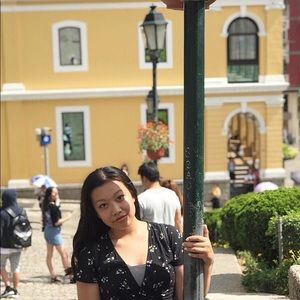 Meet your Posher, Laura